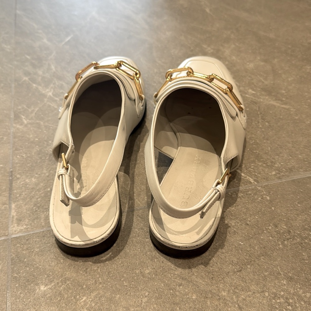 Burberry White with Gold Chain Loafers
Size 38 - Picture 4 of 5
